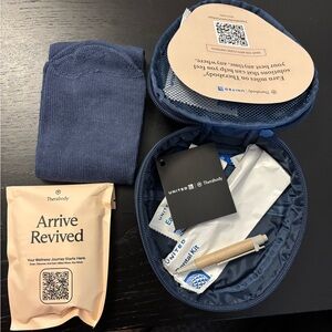 Therabody x United Airlines amenity kit